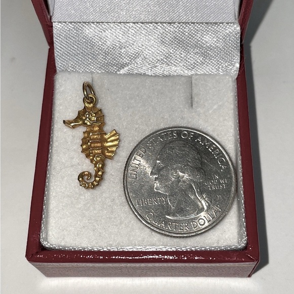 Solid 9K 375 (not 14K) Yellow Gold Seahorse Charm Pendant for Bracelet Necklace - Picture 4 of 10